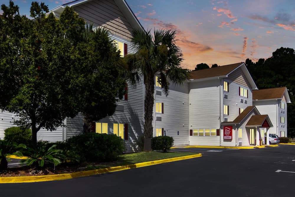 Red Roof Inn Darien main
