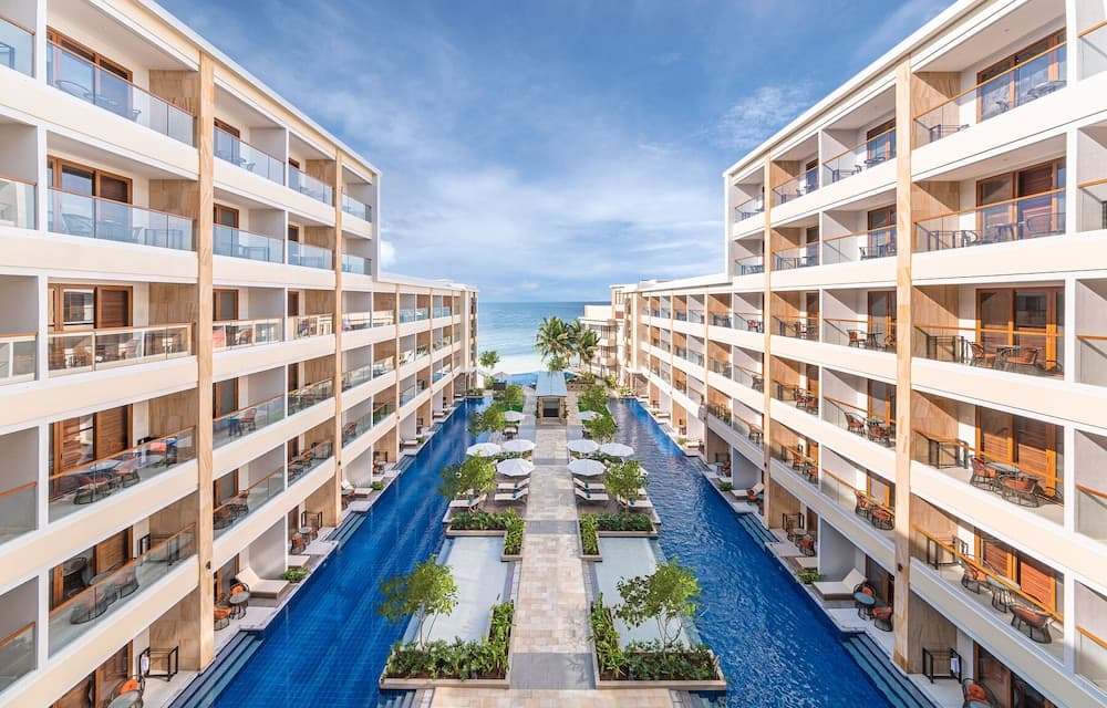 Henann Premier Coast Resort main