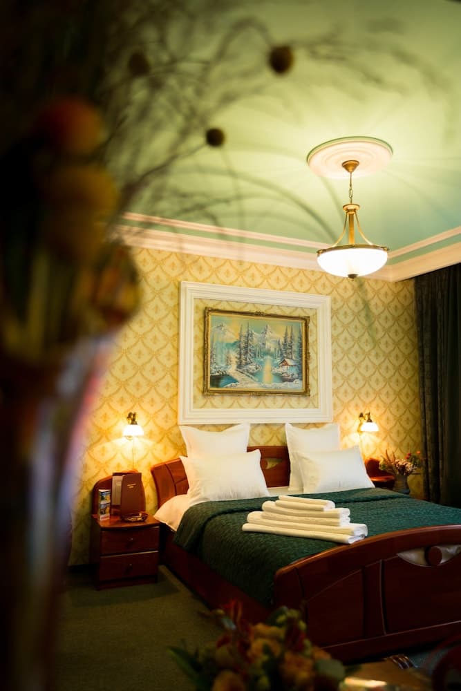 Bucharest Comfort Suites Hotel main