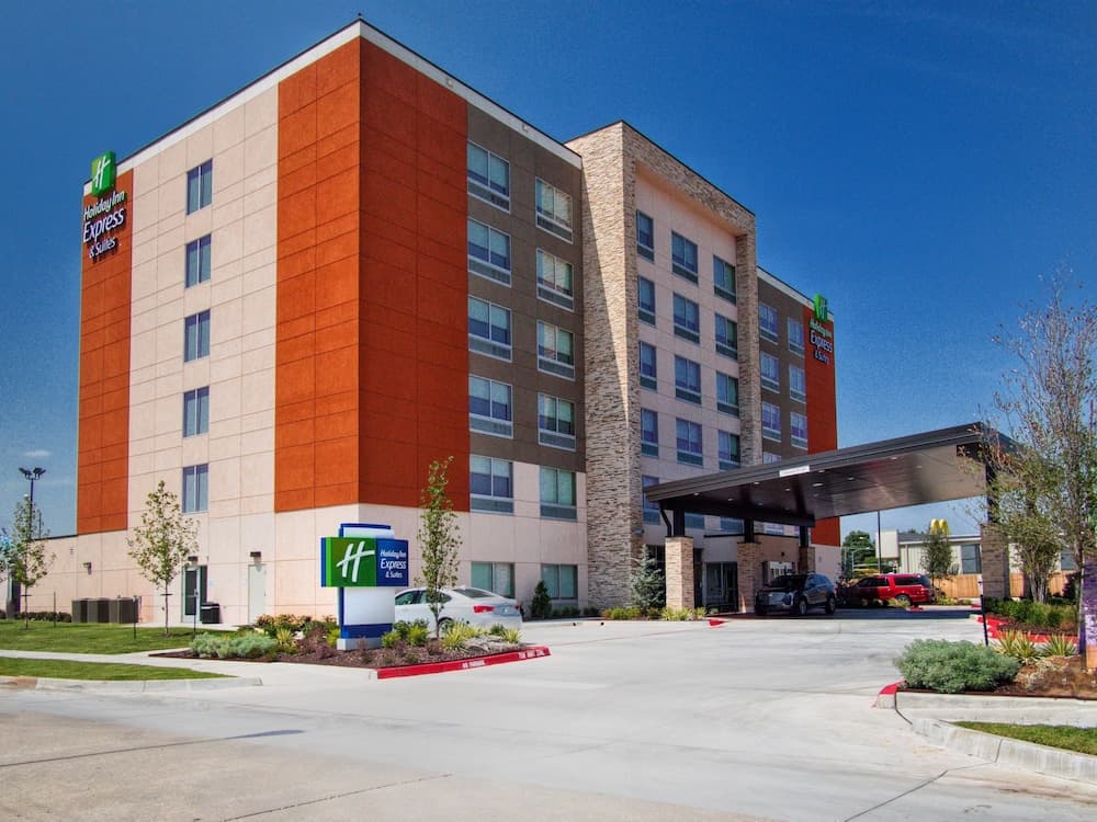 Holiday Inn Express Suites Moore main