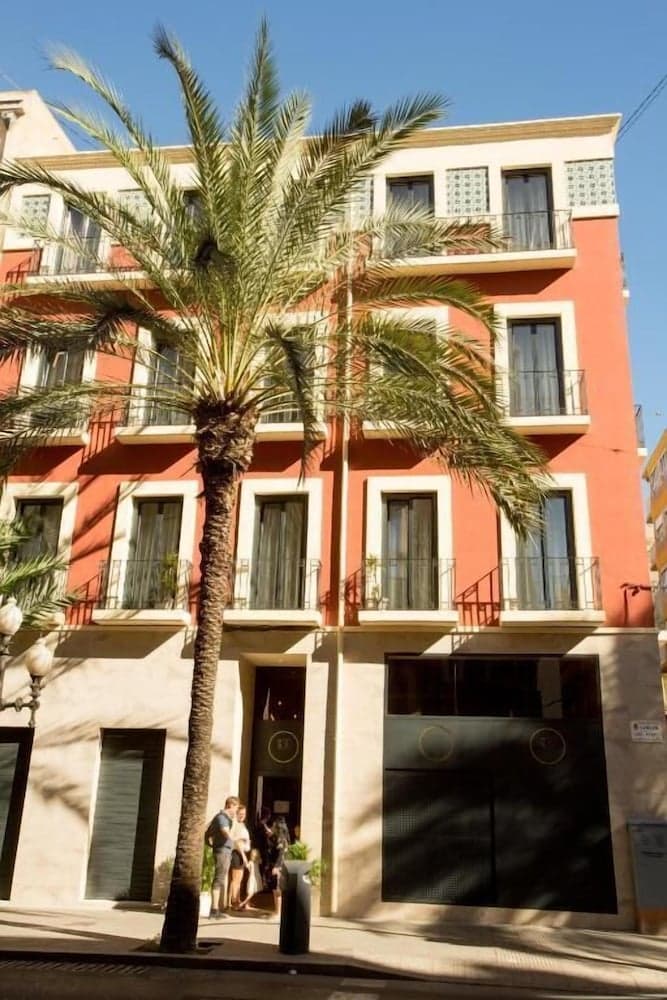 S30 Reina Victoria Alicante main