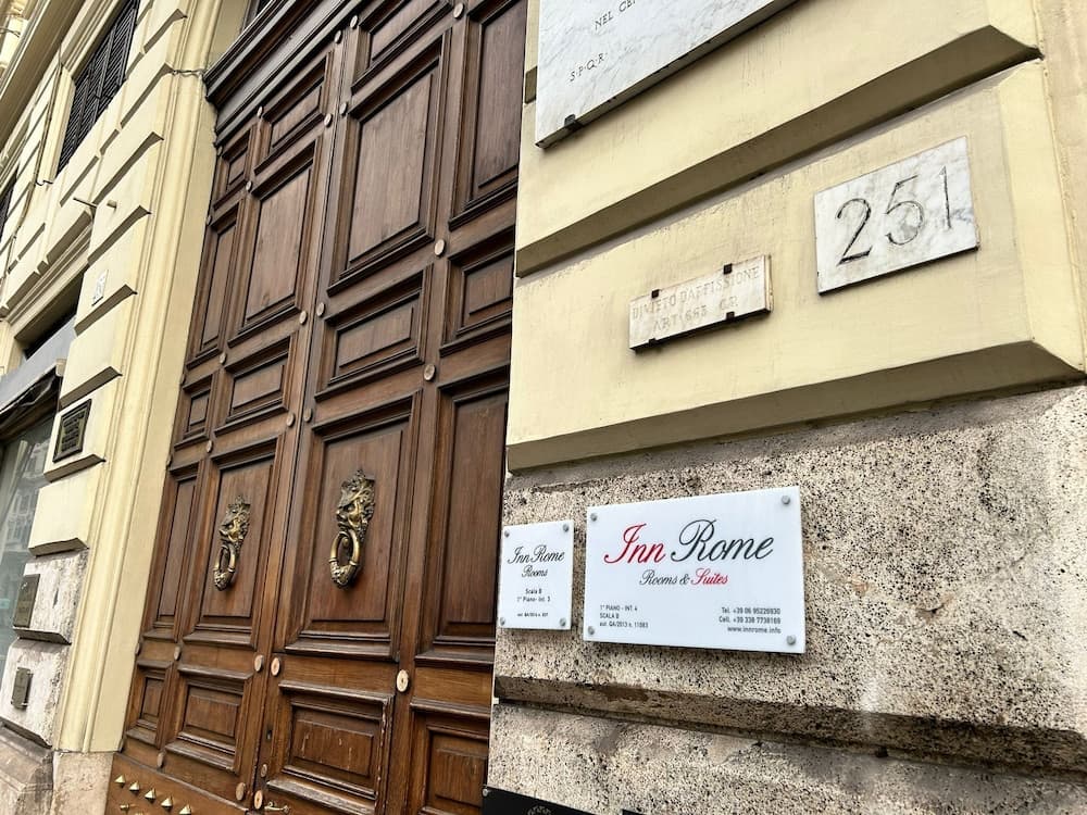 Inn Rome Rooms & Suites main