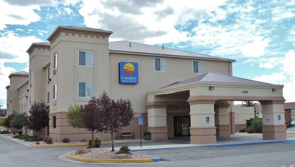 Comfort Inn & Suites main