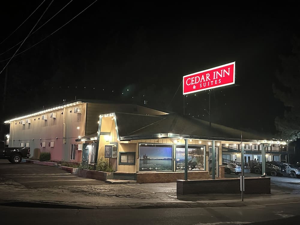Cedar Inn And Suites main