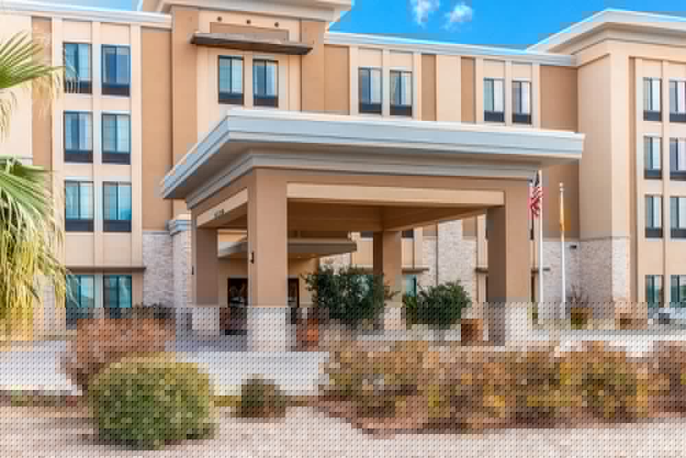 La Quinta Inn & Suites by Wyndham Carlsbad main