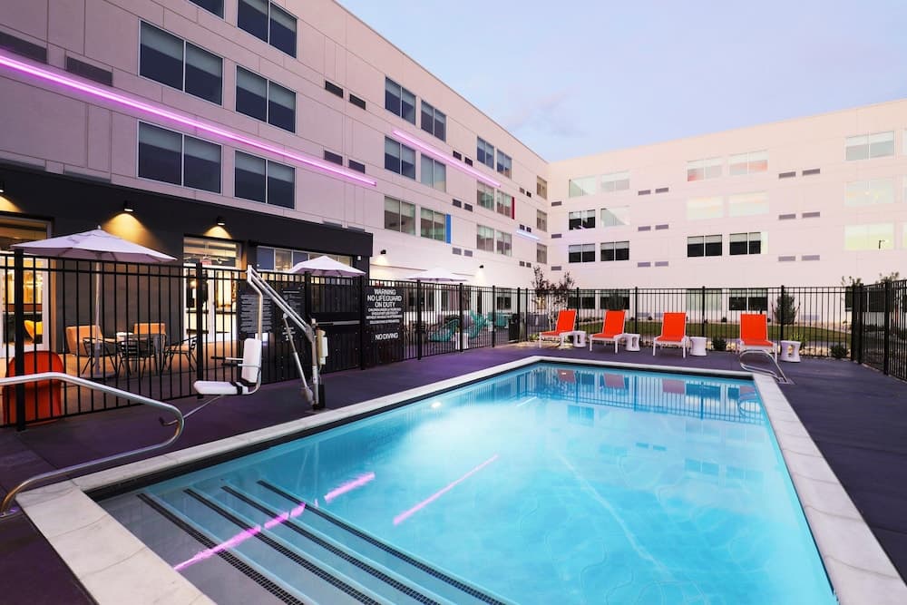 Aloft Reno-Tahoe International Airport main