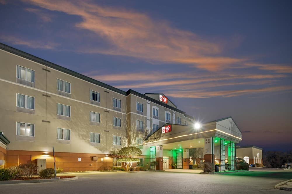 Best Western Plus Pembina Inn & Suites main