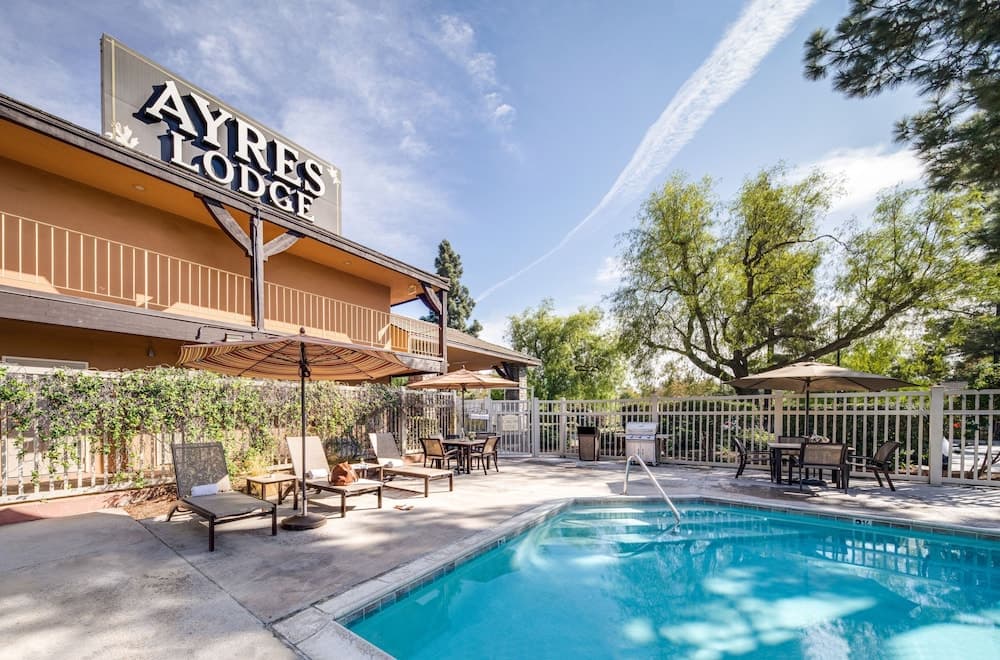 Ayres Lodge Alpine main