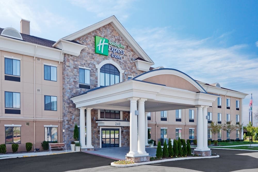 Holiday Inn Express Hotel & Suites Doylestown main