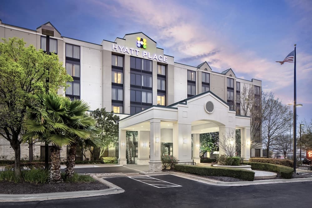 Hyatt Place Austin Arboretum main