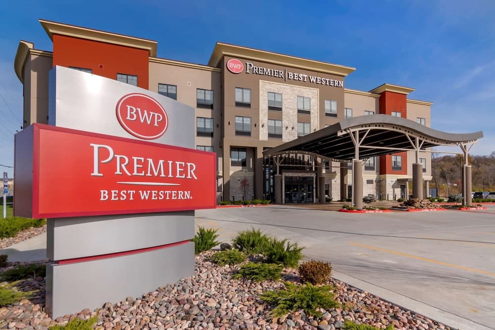 Best Western Premier Liberty Inn & Suites main