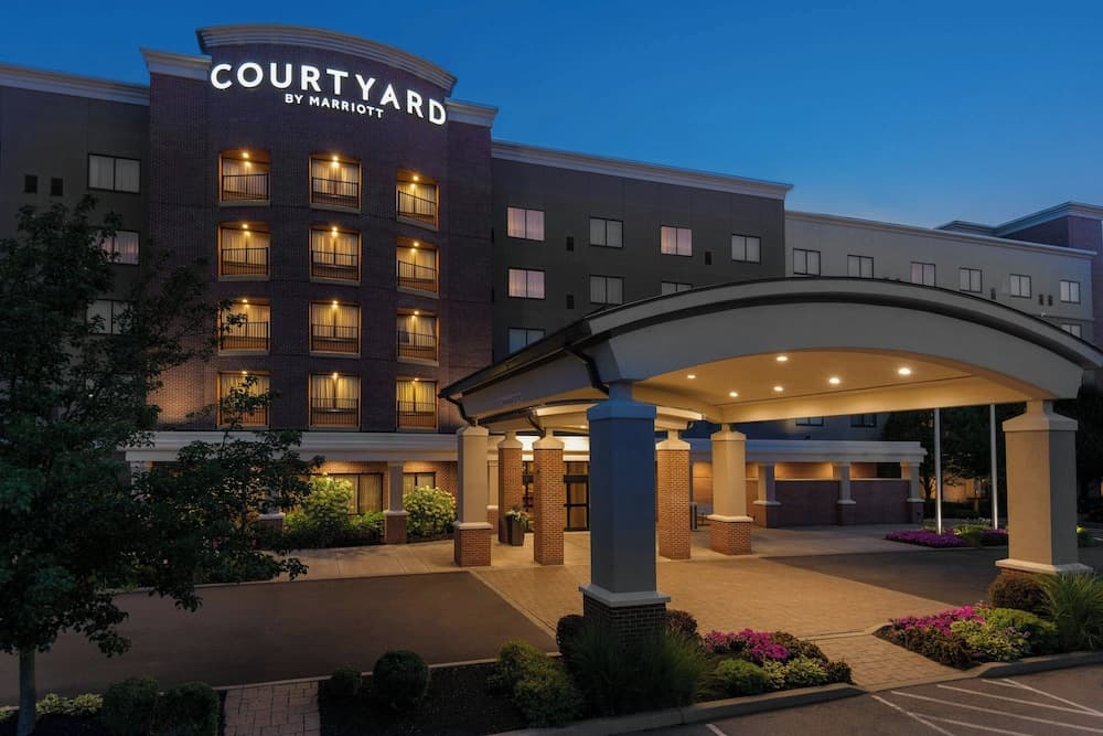 Courtyard Buffalo Airport main