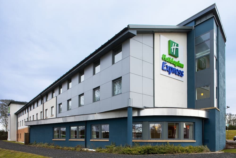 Holiday Inn Express Dunfermline main