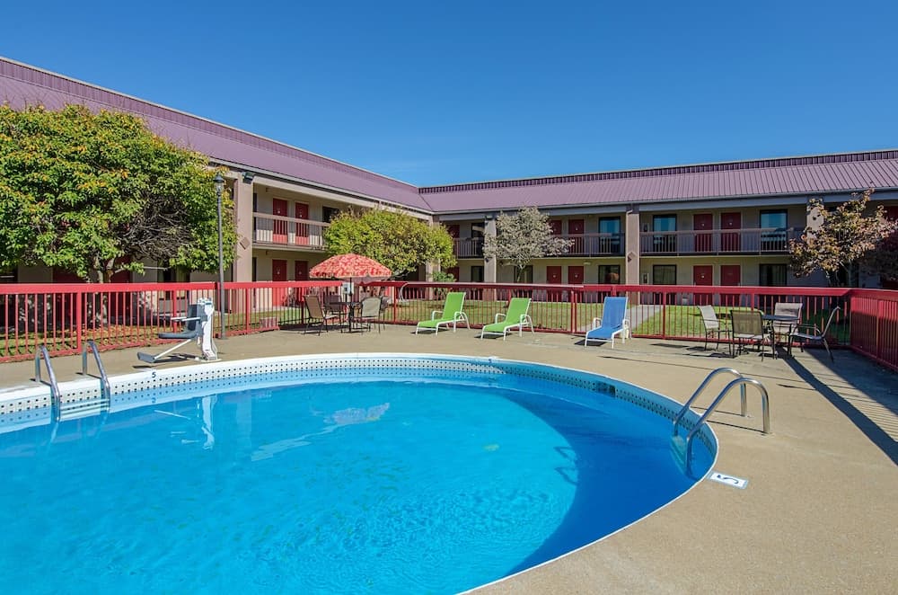 Red Roof Inn Kingsport main