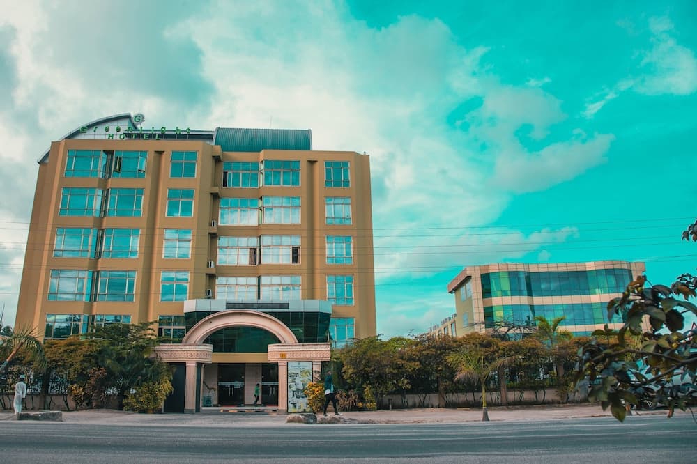 Greenlight Hotel main