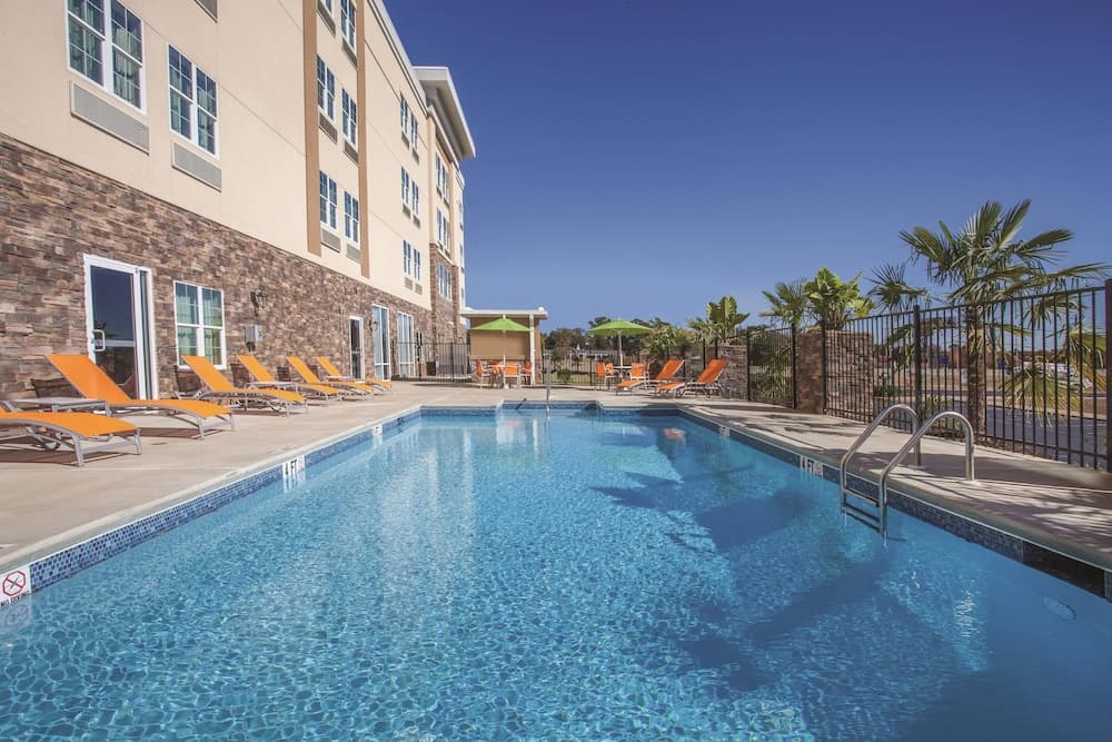 La Quinta Inn & Suites by Wyndham Forsyth main