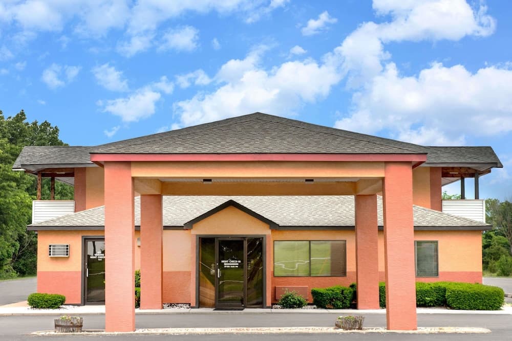 Days Inn By Wyndham Kingdom City main