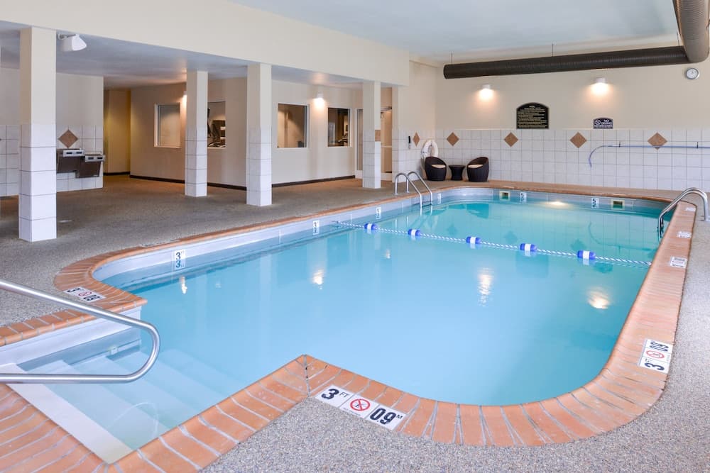 Holiday Inn Poplar Bluff main