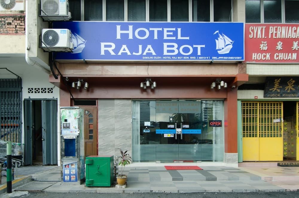 Oyo 338 Hotel Raja Bot