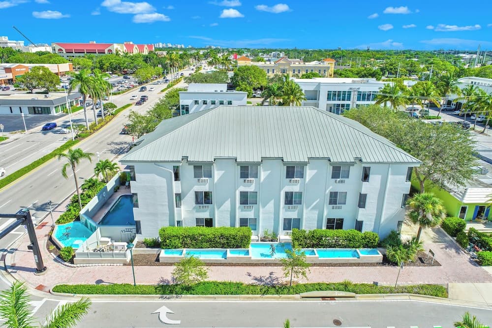 Naples Park Central main