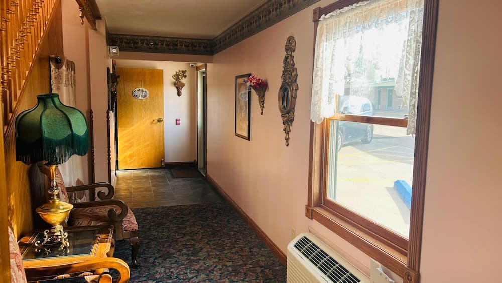 Victorian Inn by Capital O Superior NE 4