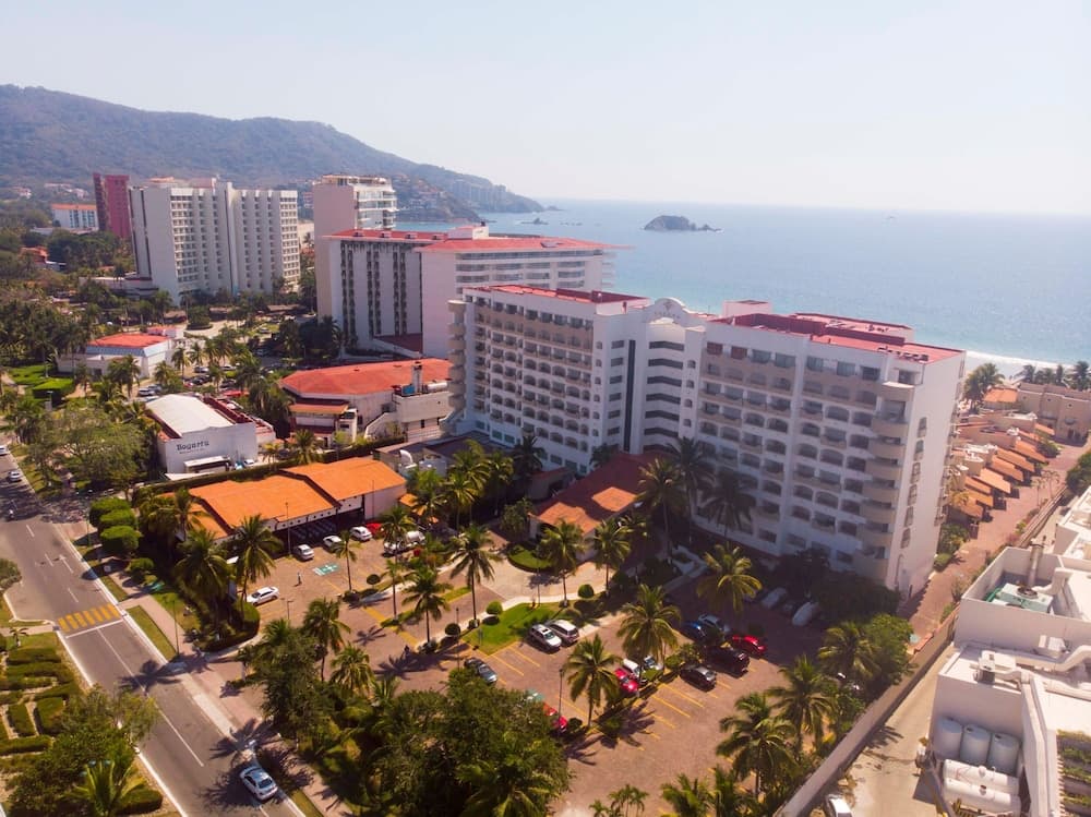 Tesoro Ixtapa main