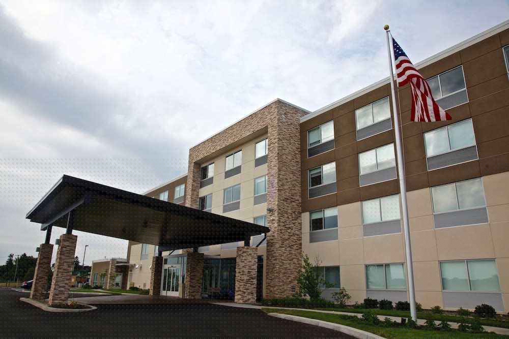 Holiday Inn Express & Suites Oswego main