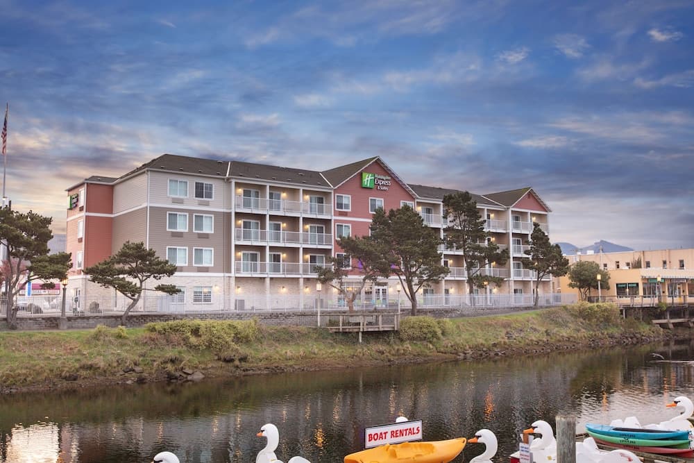 Holiday Inn Express And Suites Seaside Convention main