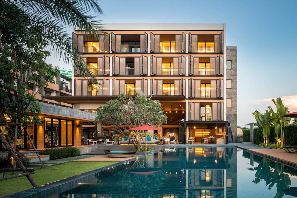The Silver Palm Rama 9 main