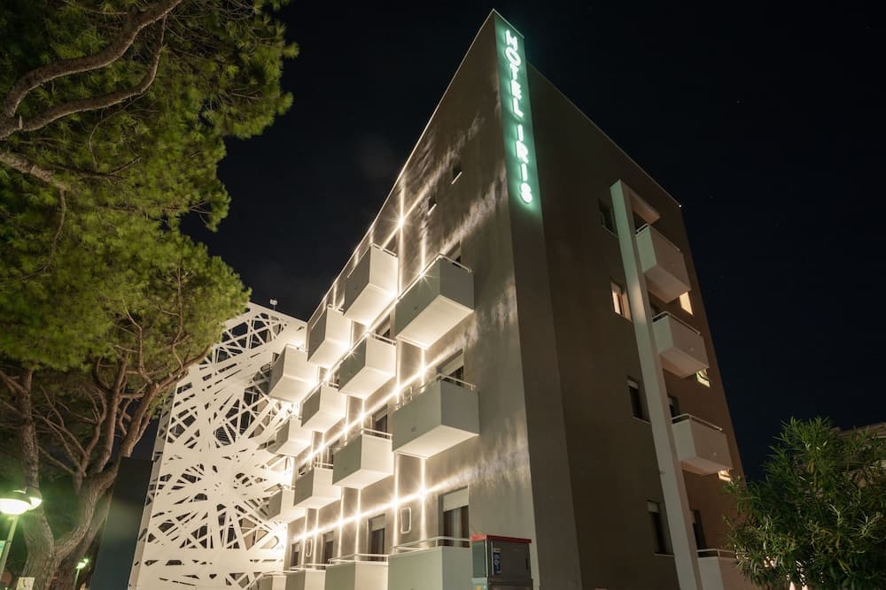 Hotel Iris main