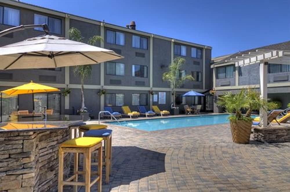 Maple Tree Inn main