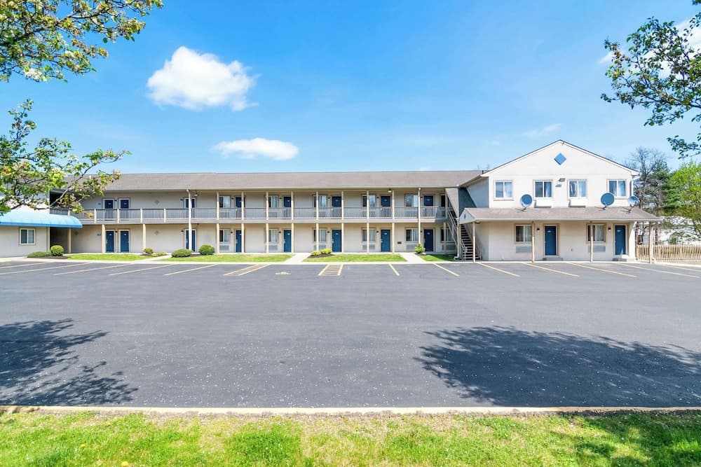 Days Inn By Wyndham Bethel - Danbury main