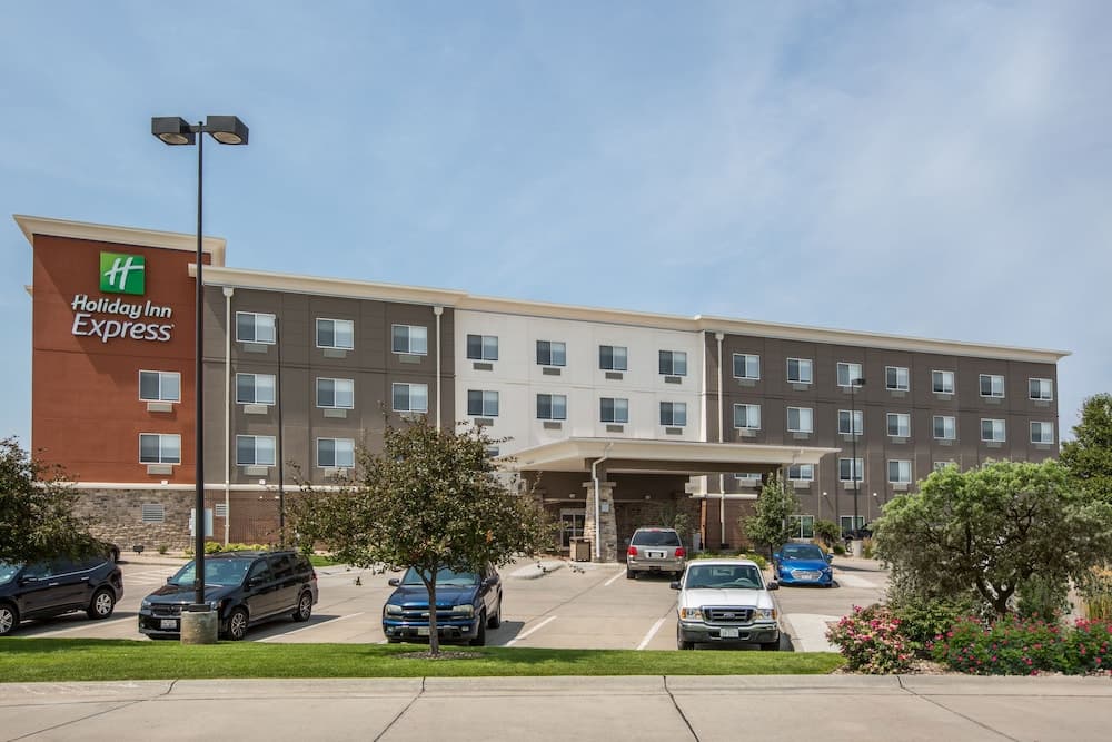 Holiday Inn Express Hastings main