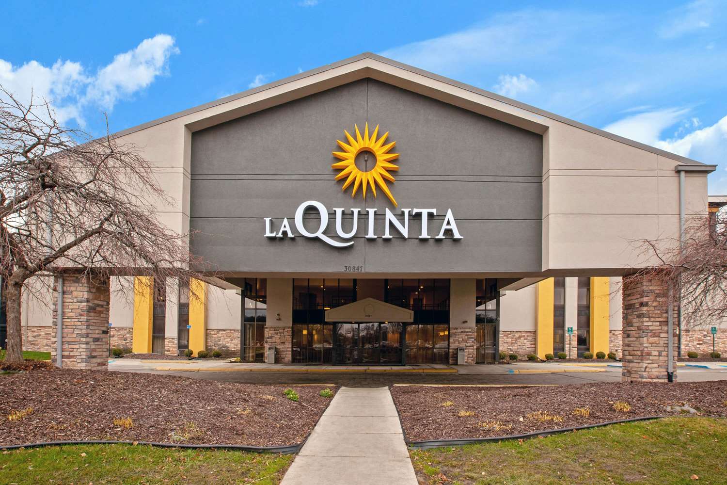 La Quinta Inn & Suites By Wyndham Detroit Metro Airport main