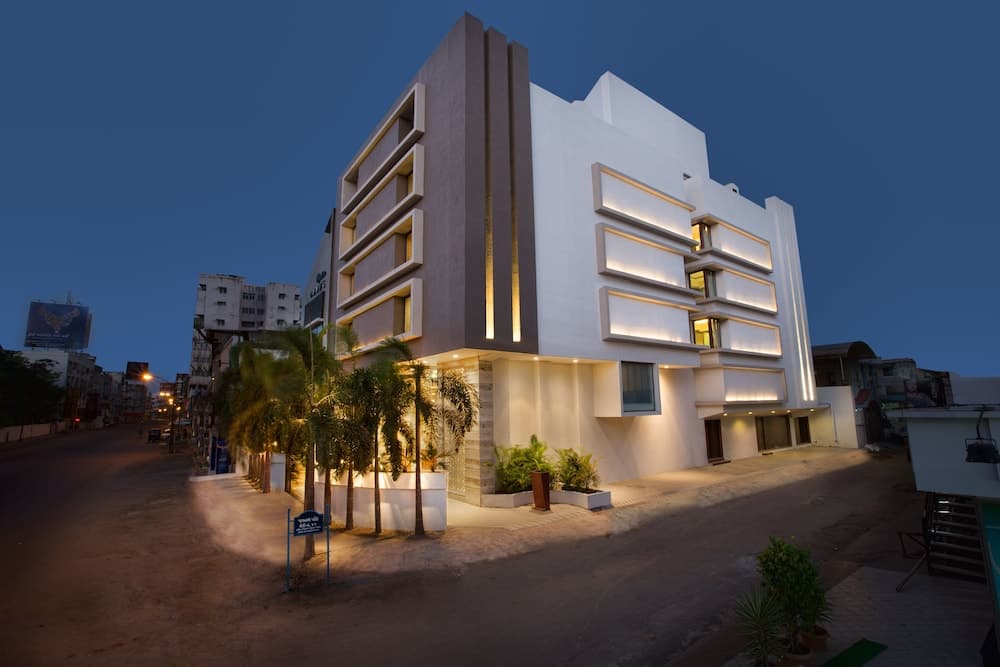 Bizz The Hotel main