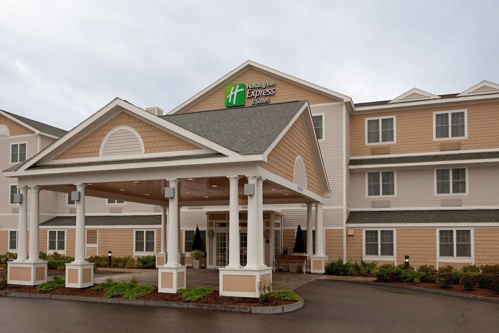 Holiday Inn Express & Suites Rochester main