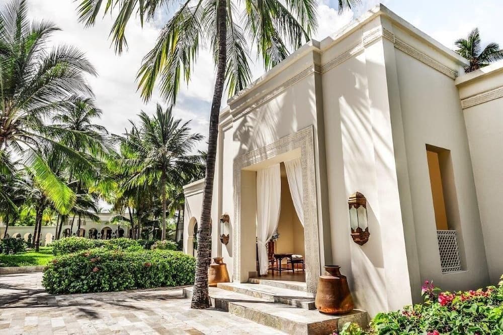 Baraza Resort & Spa main