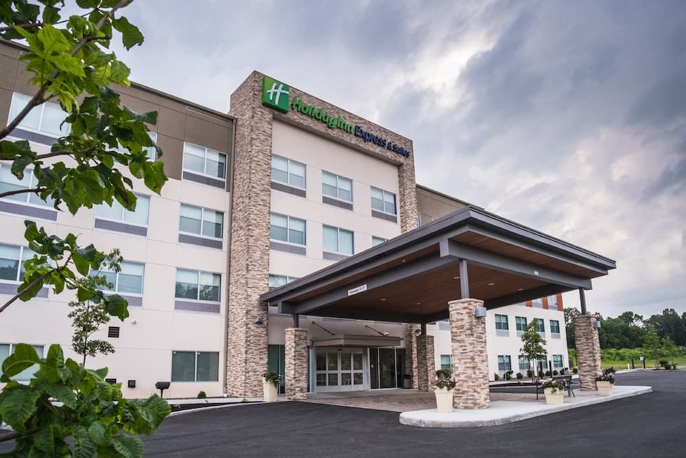 Holiday Inn Express & Suites Kingston-Ulster main