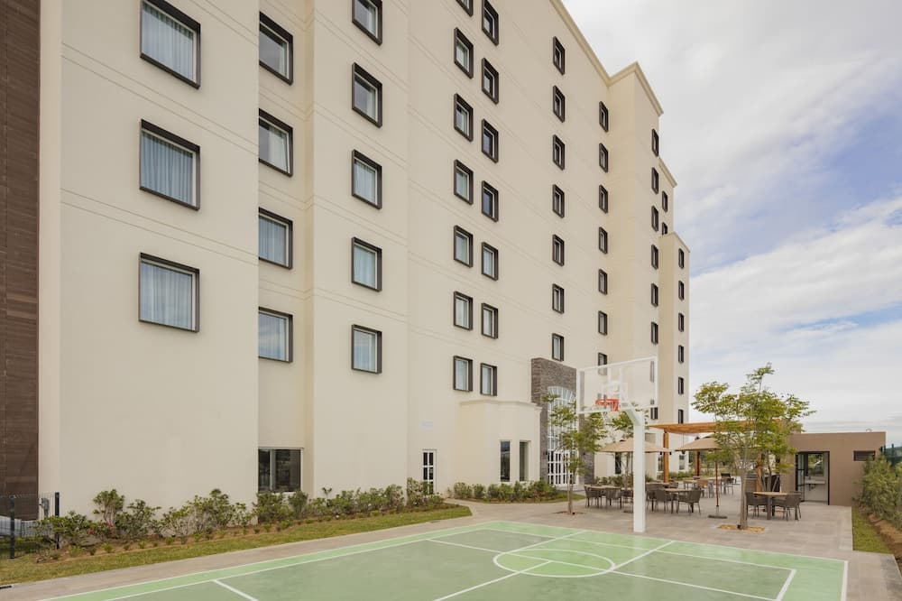 Staybridge Suites Saltillo main