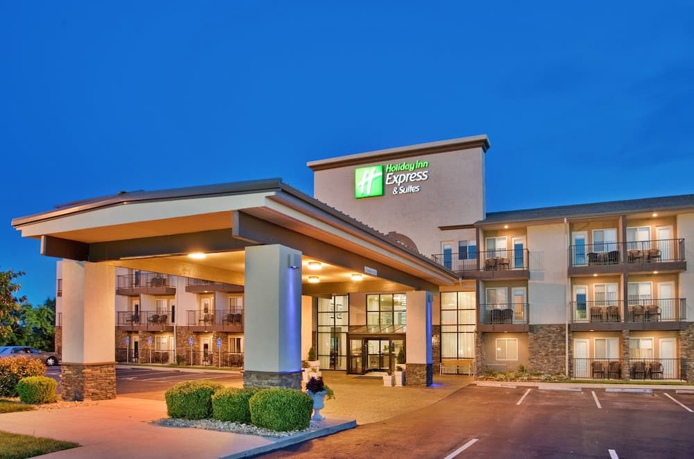 Holiday Inn Express And Suites Branson 76 Central main