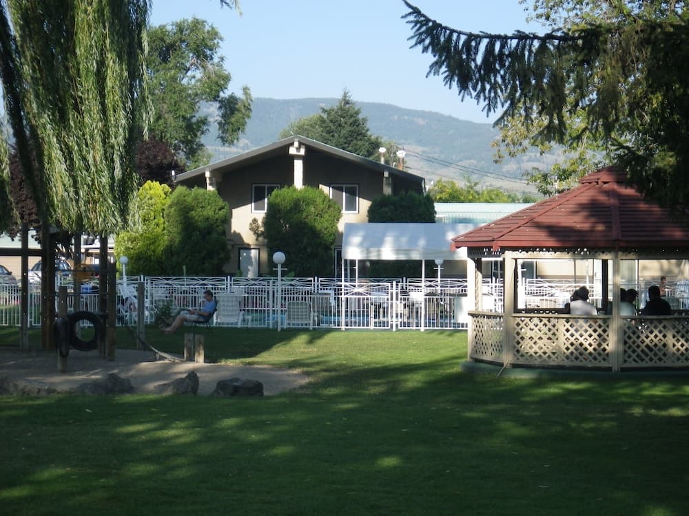 Okanagan Seasons Resort main