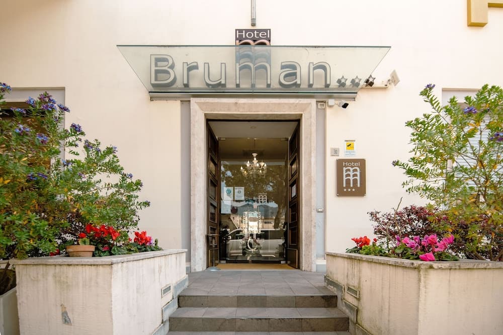 Hotel Bruman main