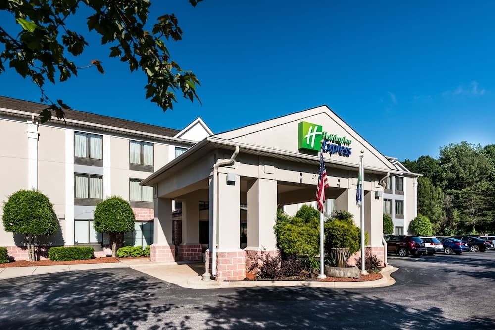 Holiday Inn Express Hotel & Suites Charlotte Airport-Belmont main