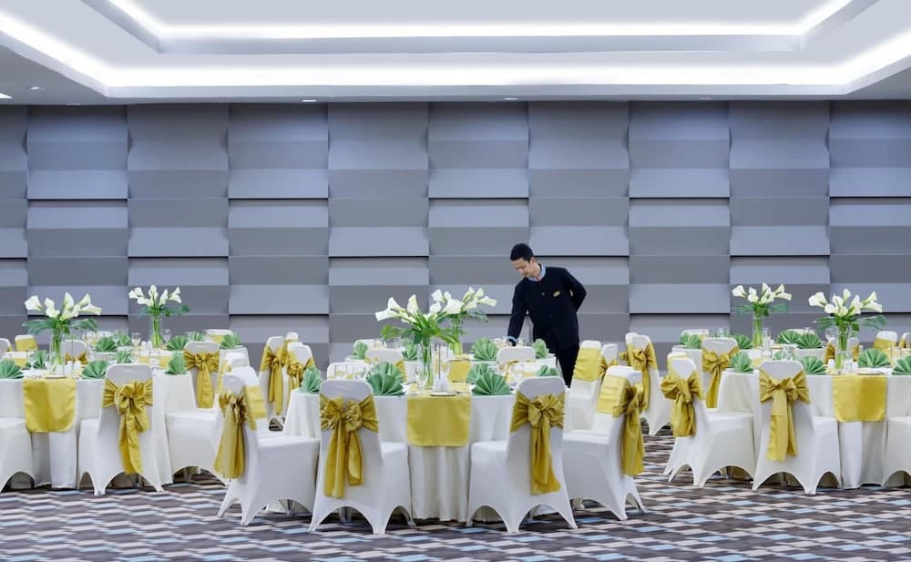 Hotel Santika Kelapa Gading main