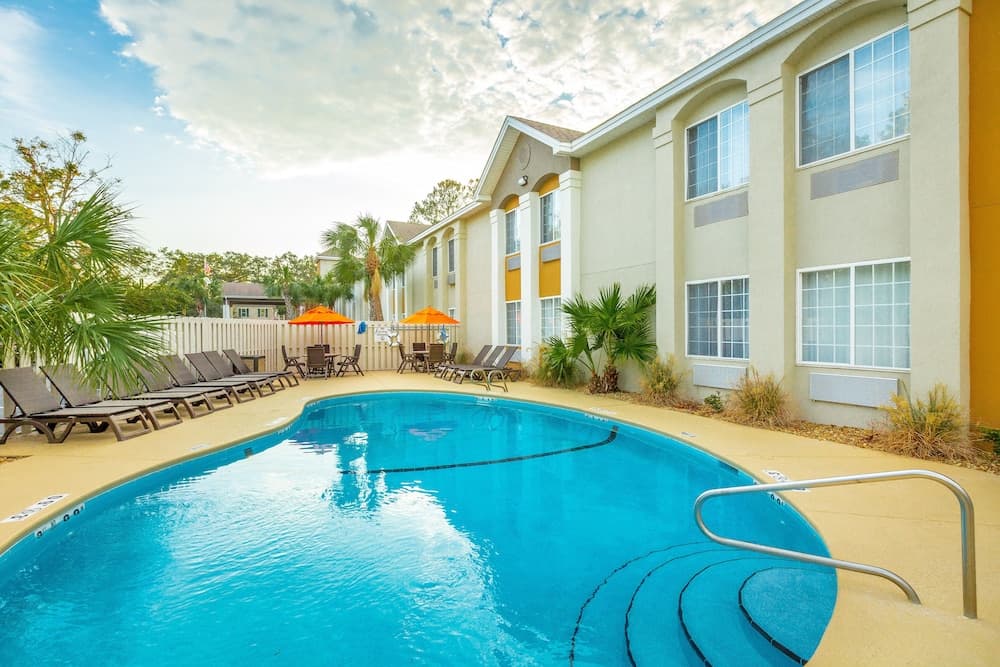 Holiday Inn Express Saint Simons Island main