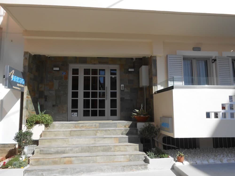 Aristo Apartments main