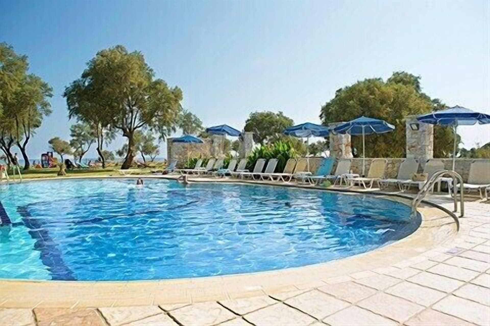 Lito Beach Hotel main