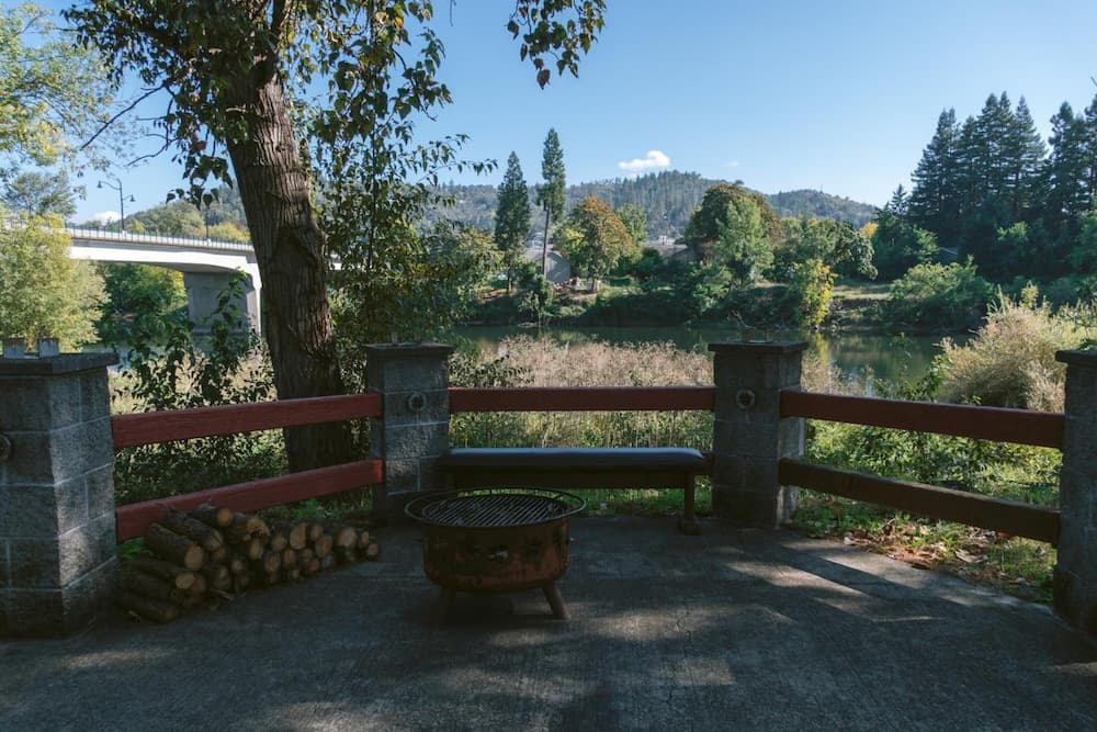 Riverfront Inn - Roseburg main