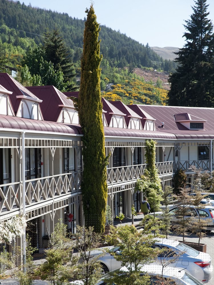 Sherwood Queenstown main