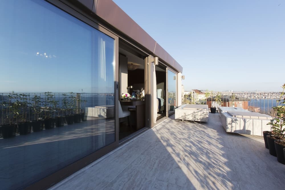 Noble22 Suites main